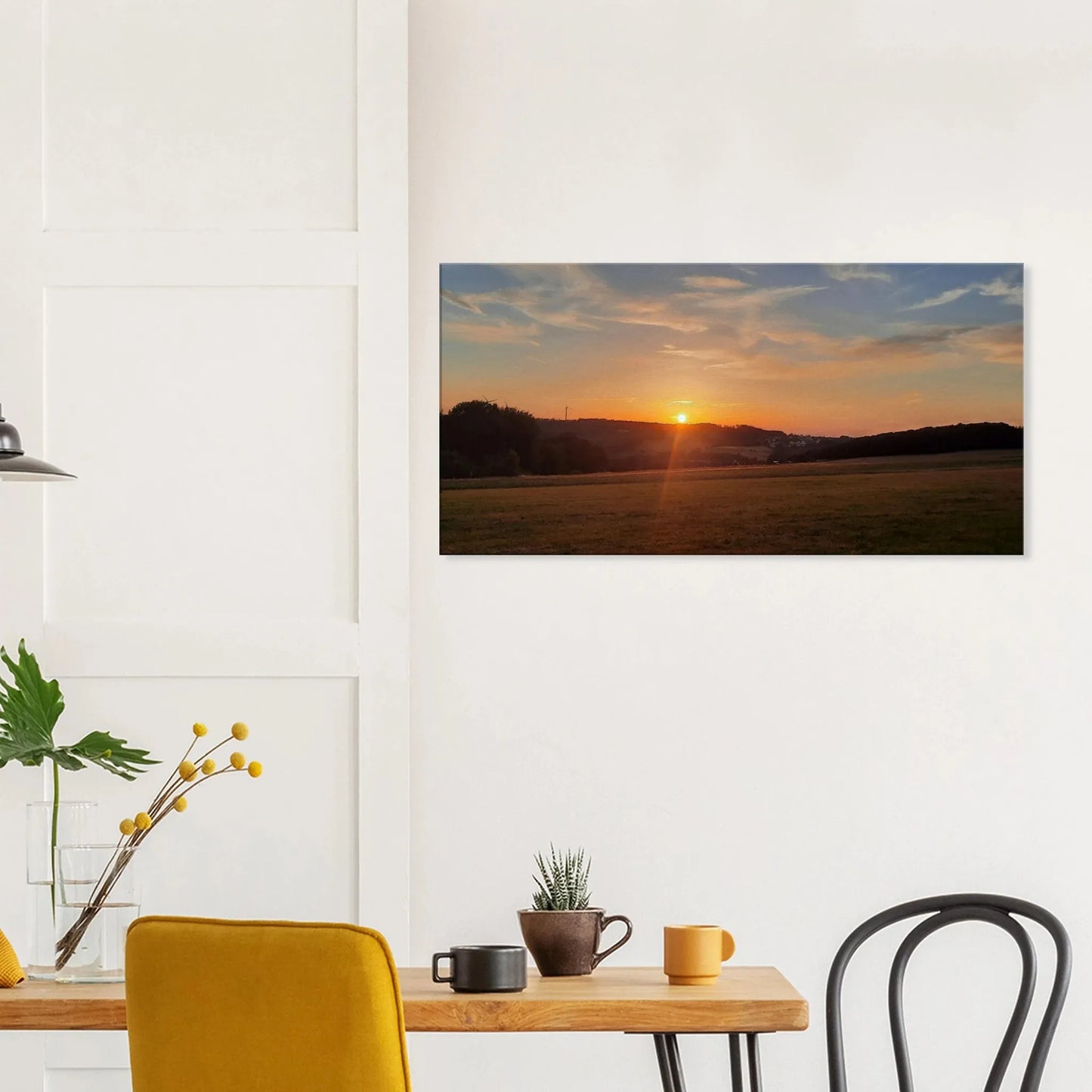 Stimmungsvolle Wandkunst für stilvolle Räume. Abendrot in den Hügeln - Landschaftsbild auf Leinwand im Westerwald: passt in jedes Ambiente. Eine besondere Bereicherung für jeden Raum.