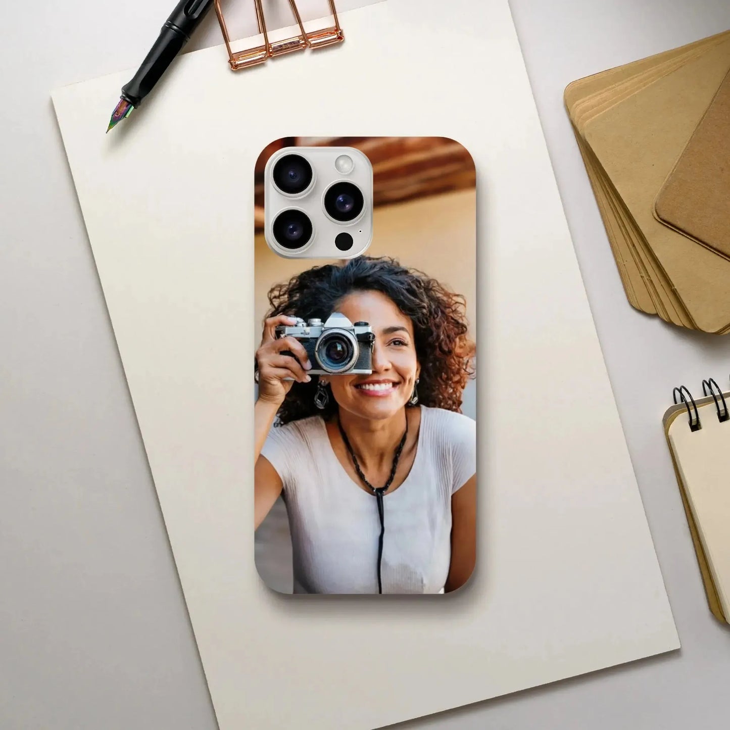 Dekoration mit Charakter. Schlanke Handyhülle mit Eigenem – Premium Schutz & Design: zeitlos und harmonisch. Schlicht, elegant und wirkungsvoll.