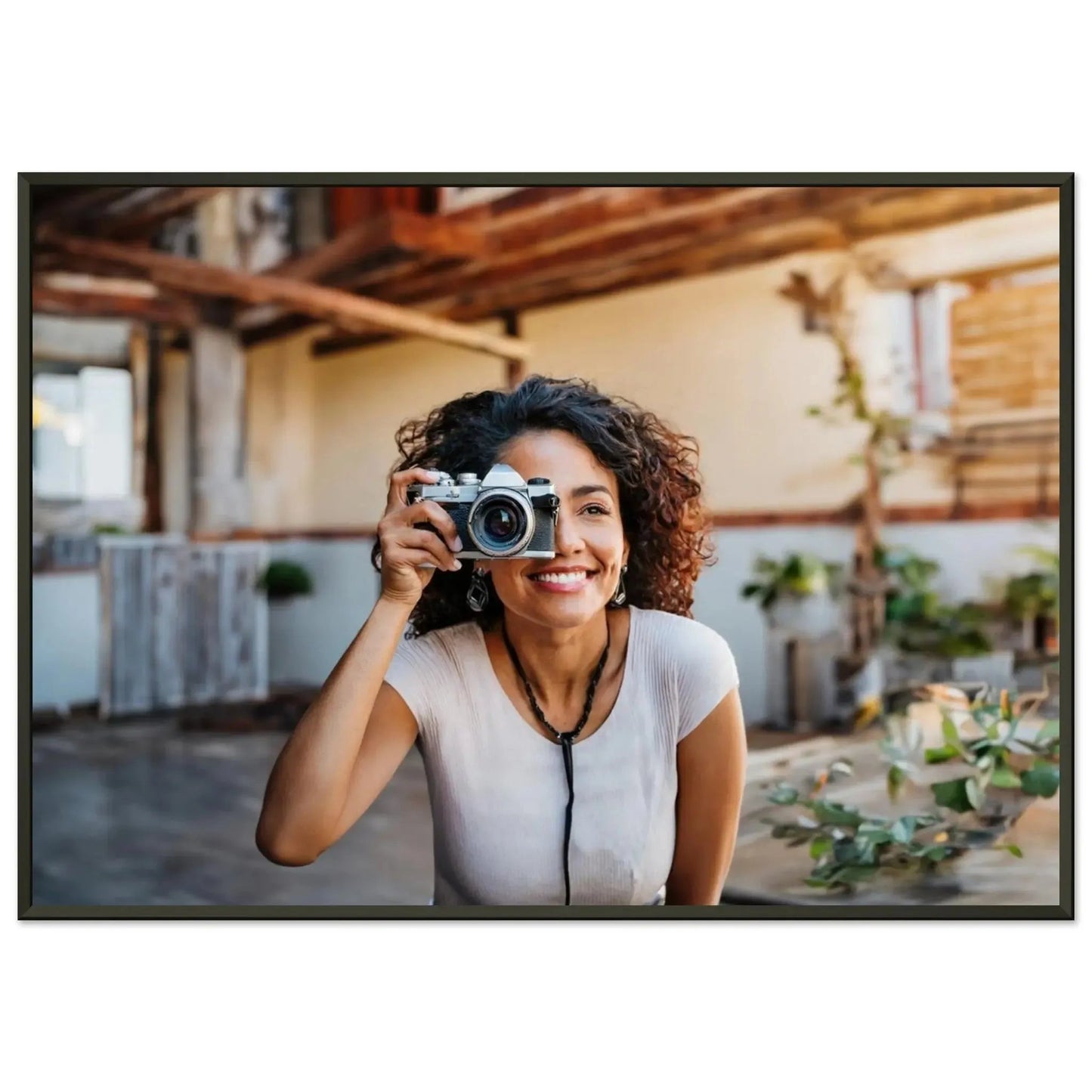 Ein Ausdruck moderner Ästhetik. Premium Matte Paper Metal Framed: zeitlos und harmonisch. Eine besondere Bereicherung für jeden Raum.