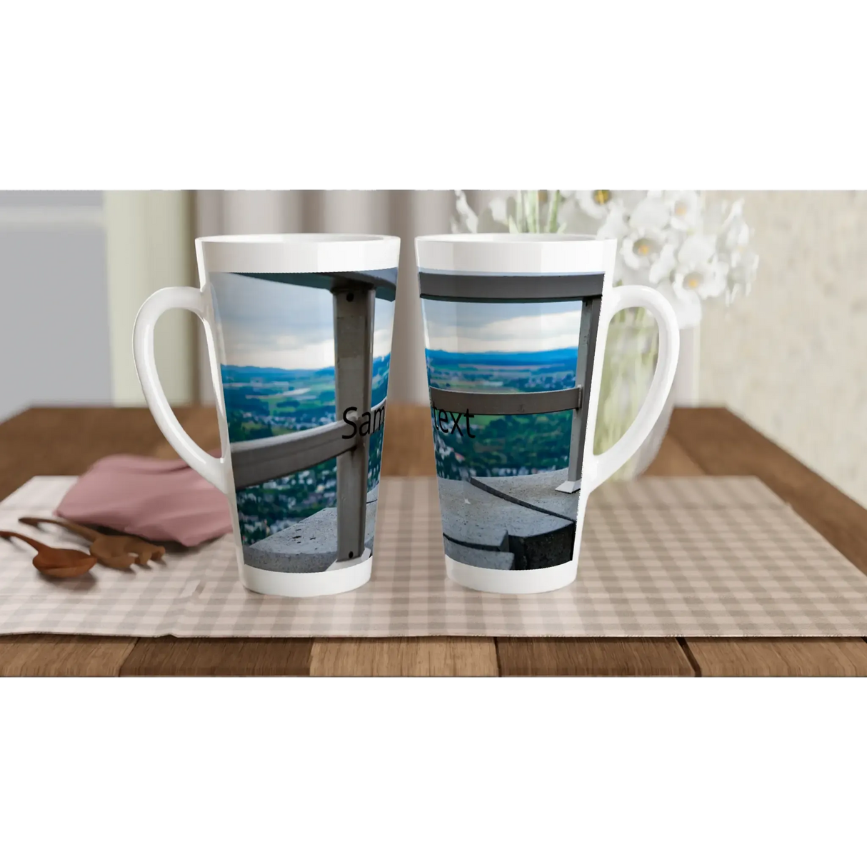 Liebevoll gestaltete personalisierte Tasse. Weiße Latte Tasse – Fototasse mit individuellen Daten und: ideal für Büro, Homeoffice oder Zuhause. Perfekt als Geschenk für jeden Anlass.