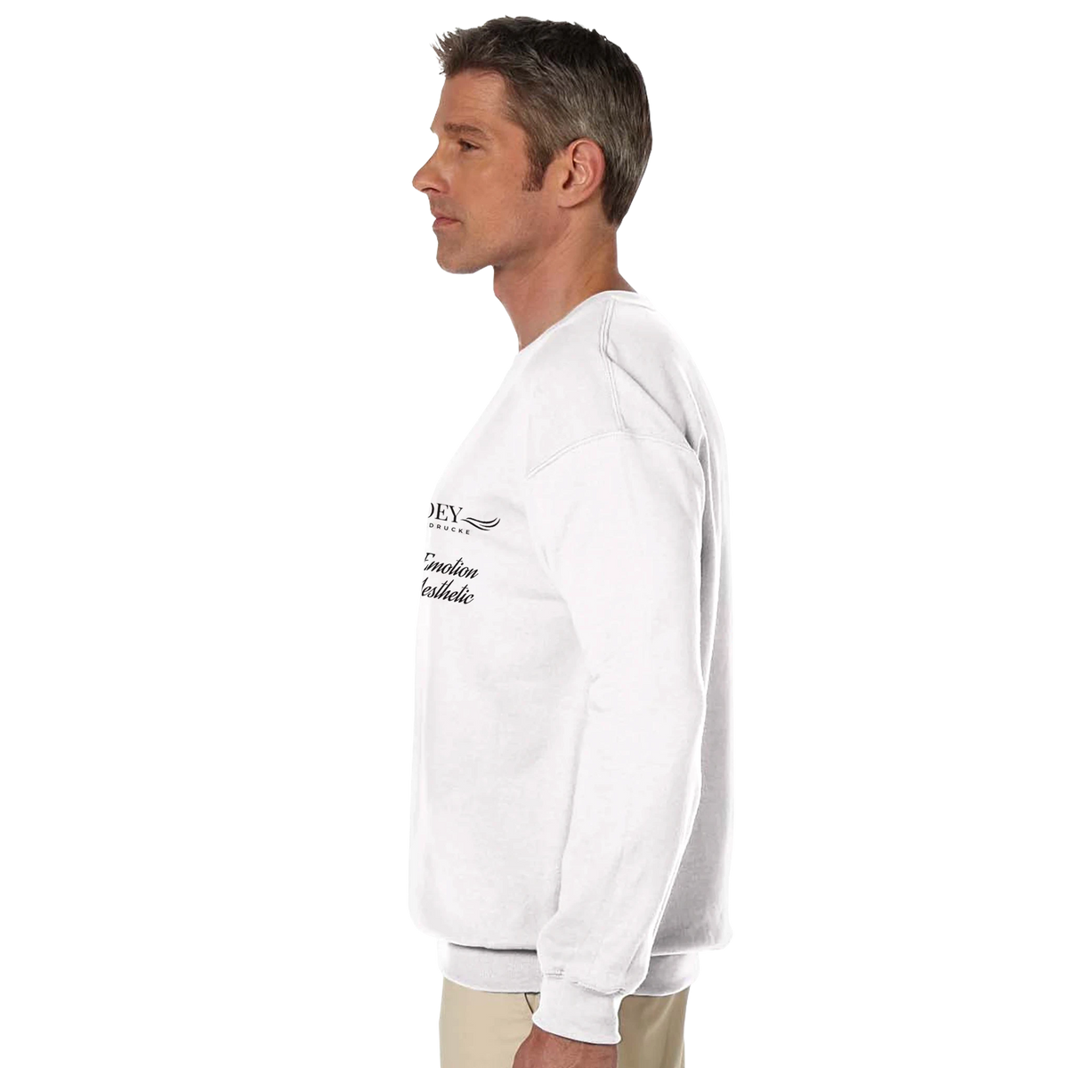 Dekoration mit Charakter. Classic Unisex Crewneck Sweatshirt | Gildan® 18000 persnalisierbar: für stilvolle Raumgestaltung. Schlicht, elegant und wirkungsvoll.