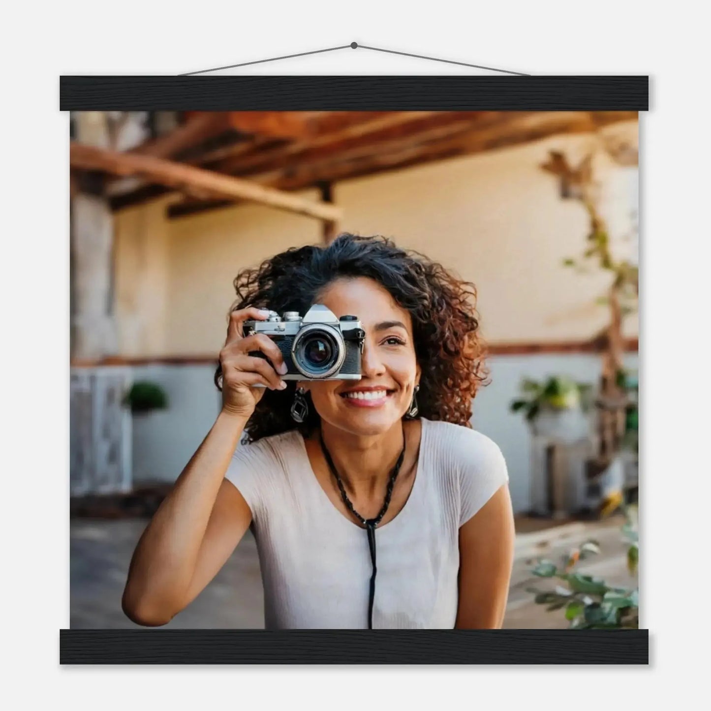 Ein Ausdruck moderner Ästhetik. Personalized with Hanger – Custom Photo on Masters Edition Paper: passt in jedes Ambiente. Schlicht, elegant und wirkungsvoll.