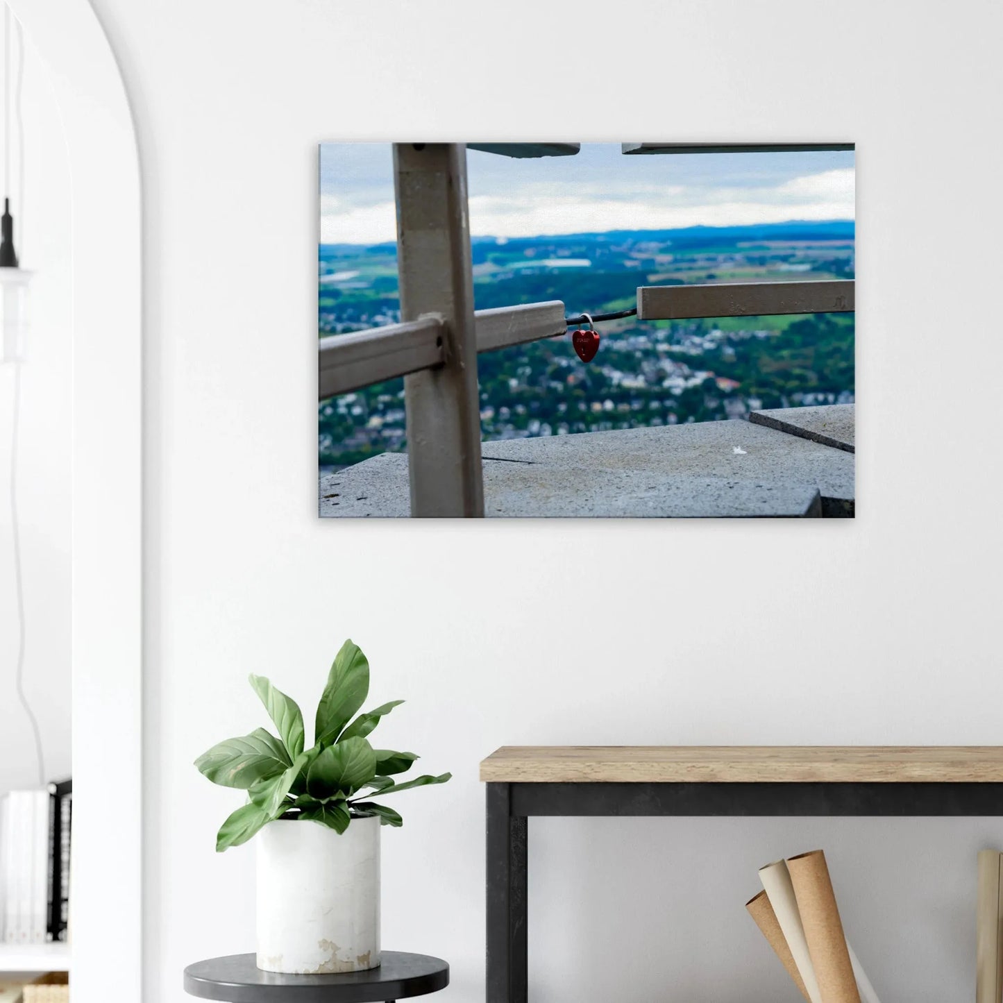 Dekoration mit Charakter. Leinwanddruck Rotes Herz - Bricht Eintönigkeit in 70x100 cm: für stilvolle Raumgestaltung. Eine besondere Bereicherung für jeden Raum.