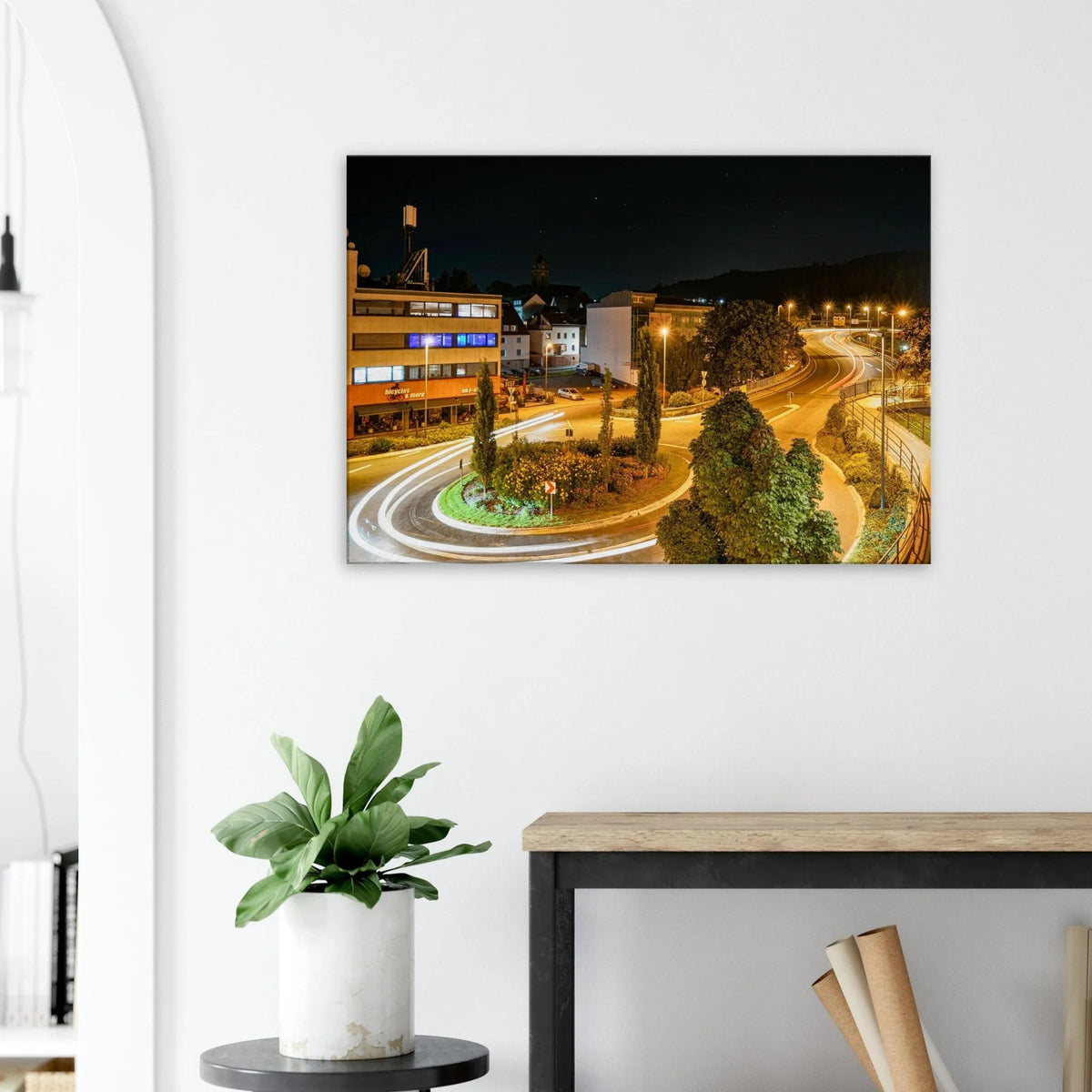 Dekoration mit Charakter. Leinwand - Betzdorf bei Nacht 70x100 cm: zeitlos und harmonisch. Schlicht, elegant und wirkungsvoll.