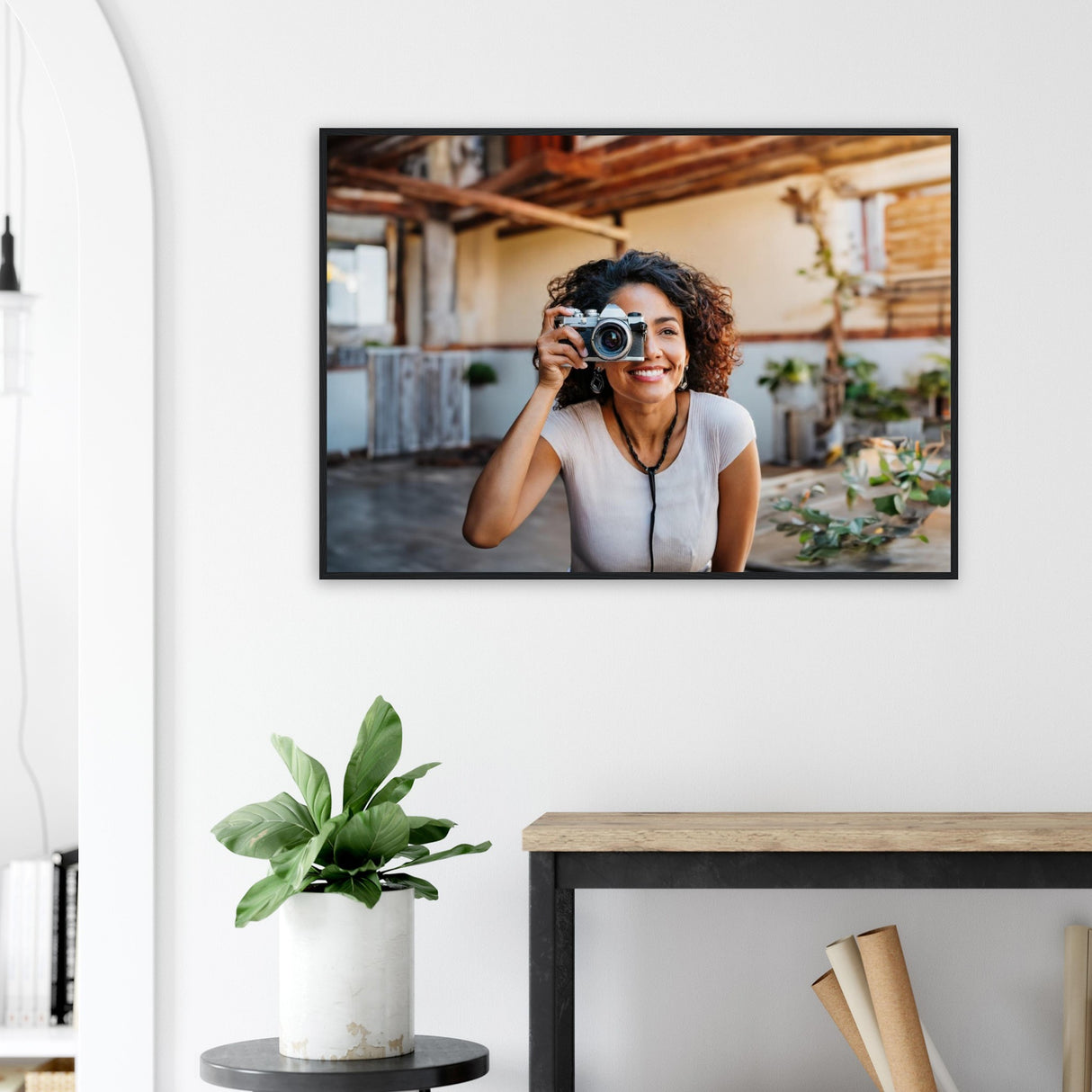 Dekoration mit Charakter. Premium Matte Paper Wooden Framed: zeitlos und harmonisch. Schlicht, elegant und wirkungsvoll.