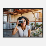Stimmungsvolle Wandkunst für stilvolle Räume. Personalisierbares Holzrahmen- – Elegantes individuelles Foto Kunstwerk: zeitlos und harmonisch. Eine besondere Bereicherung für jeden Raum.