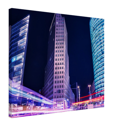 Ein Ausdruck moderner Ästhetik. Berlin bei Nacht Canvas Art Print – Premium Textured Wandbild: passt in jedes Ambiente. Schlicht, elegant und wirkungsvoll.