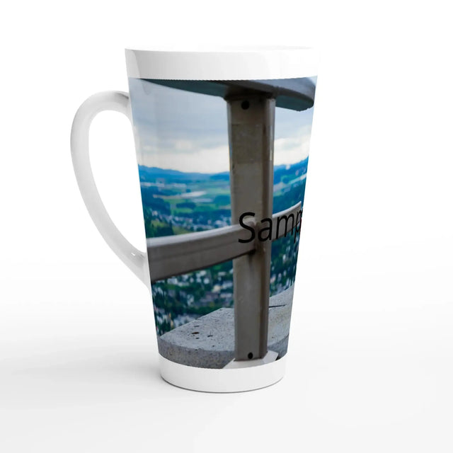 Hochwertige Keramiktasse für jeden Anlass. Weiße Latte Tasse – Fototasse mit individuellen Daten und: ideal für Büro, Homeoffice oder Zuhause. Ein besonderer Genuss für Kaffee- oder Teeliebhaber.