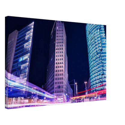 Ein Ausdruck moderner Ästhetik. Berlin bei Nacht Canvas Art Print – Premium Textured Wandbild: passt in jedes Ambiente. Schlicht, elegant und wirkungsvoll.