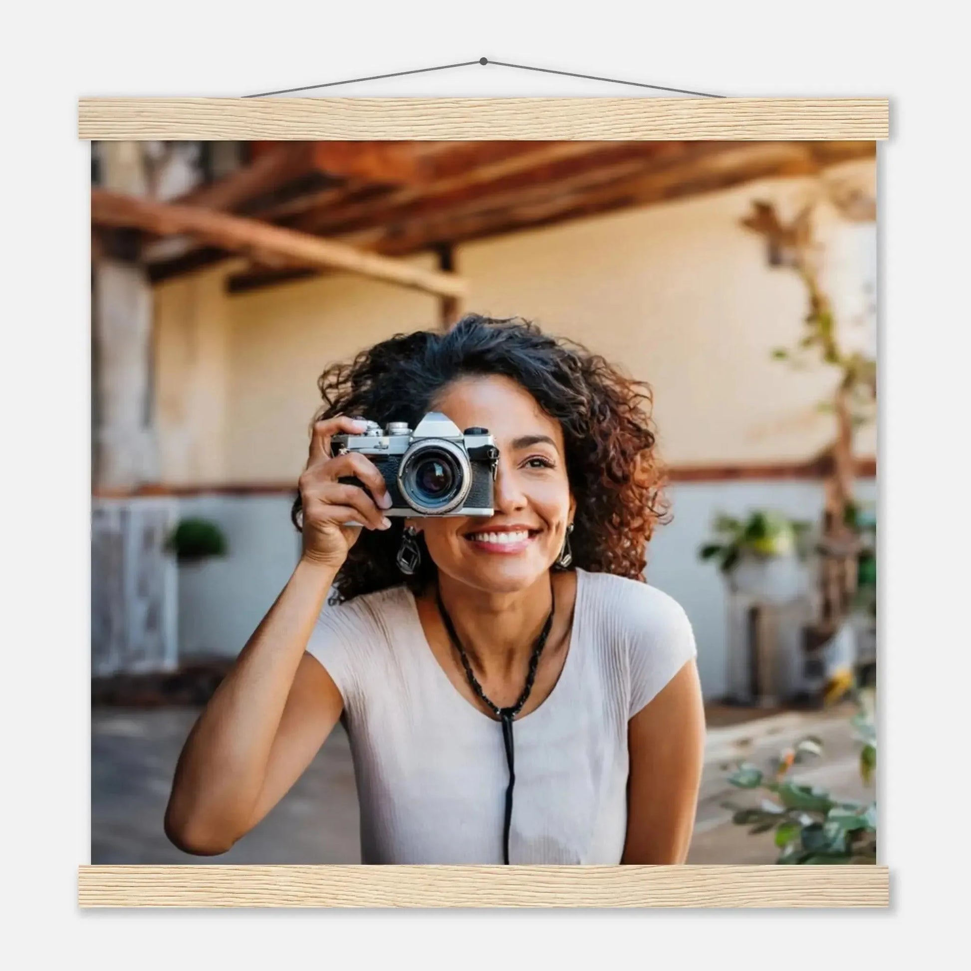 Ein Ausdruck moderner Ästhetik. Personalisierbares  mit Aufhängern – Minimalistische Holzleisten für Vintage-Charme: zeitlos und harmonisch. Schlicht, elegant und wirkungsvoll.