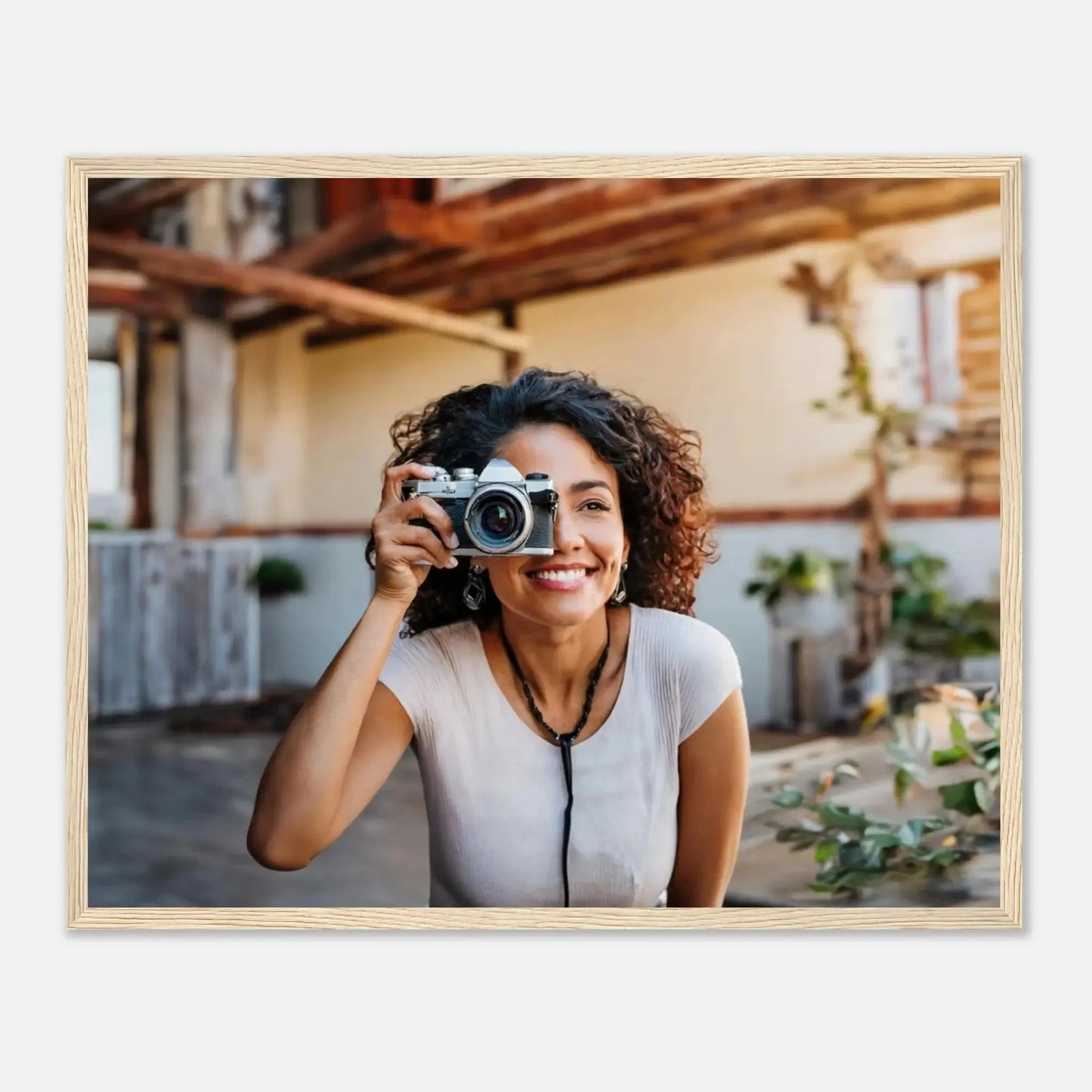 Ein Ausdruck moderner Ästhetik. Personalisierbares Holzrahmen- – Elegantes individuelles Foto Kunstwerk: zeitlos und harmonisch. Eine besondere Bereicherung für jeden Raum.