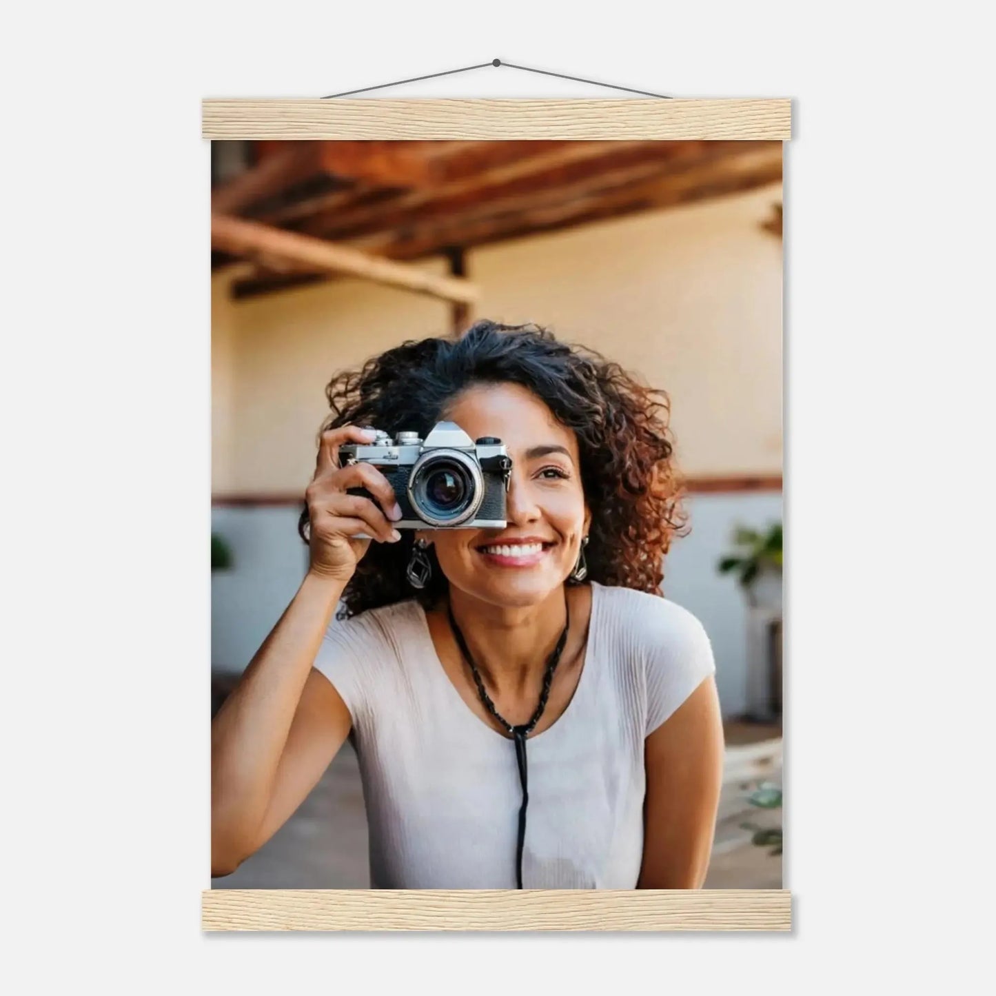 Ein Ausdruck moderner Ästhetik. Personalisierbares  mit Aufhängern – Minimalistische Holzleisten für Vintage-Charme: zeitlos und harmonisch. Eine besondere Bereicherung für jeden Raum.
