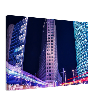 Stimmungsvolle Wandkunst für stilvolle Räume. Berlin bei Nacht Canvas Art Print – Premium Textured Wandbild: zeitlos und harmonisch. Schlicht, elegant und wirkungsvoll.