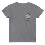 Dekoration mit Charakter. Classic Baby Crewneck T-shirt personalisiertes Kindershirt zu Weihnachten🎅: zeitlos und harmonisch. Eine besondere Bereicherung für jeden Raum.