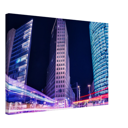 Dekoration mit Charakter. Berlin bei Nacht Canvas Art Print – Premium Textured Wandbild: für stilvolle Raumgestaltung. Eine besondere Bereicherung für jeden Raum.