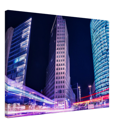 Stimmungsvolle Wandkunst für stilvolle Räume. Berlin bei Nacht Canvas Art Print – Premium Textured Wandbild: für stilvolle Raumgestaltung. Schlicht, elegant und wirkungsvoll.