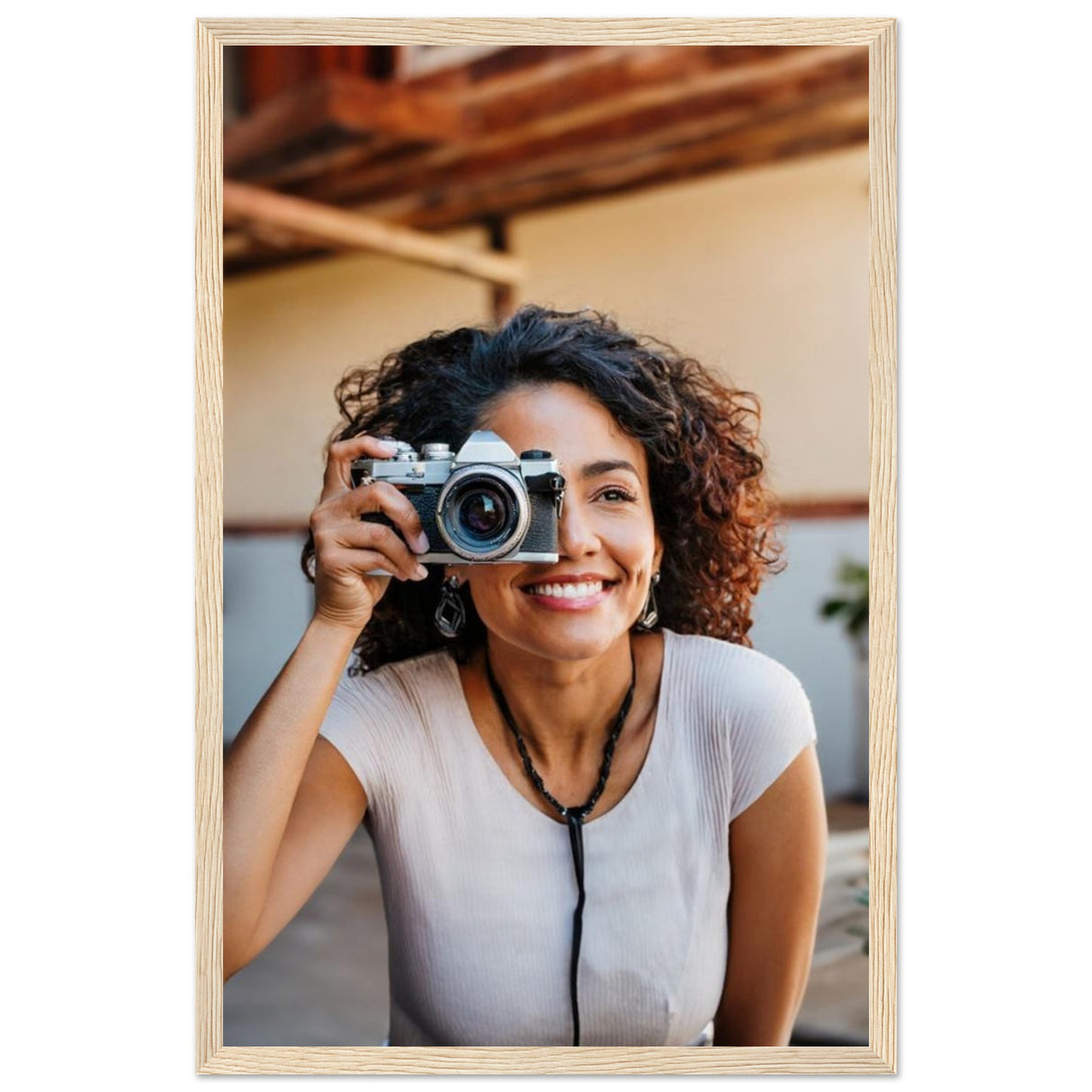 Dekoration mit Charakter. Premium Matte Paper Wooden Framed: für stilvolle Raumgestaltung. Eine besondere Bereicherung für jeden Raum.