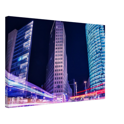 Stimmungsvolle Wandkunst für stilvolle Räume. Berlin bei Nacht Canvas Art Print – Premium Textured Wandbild: zeitlos und harmonisch. Eine besondere Bereicherung für jeden Raum.