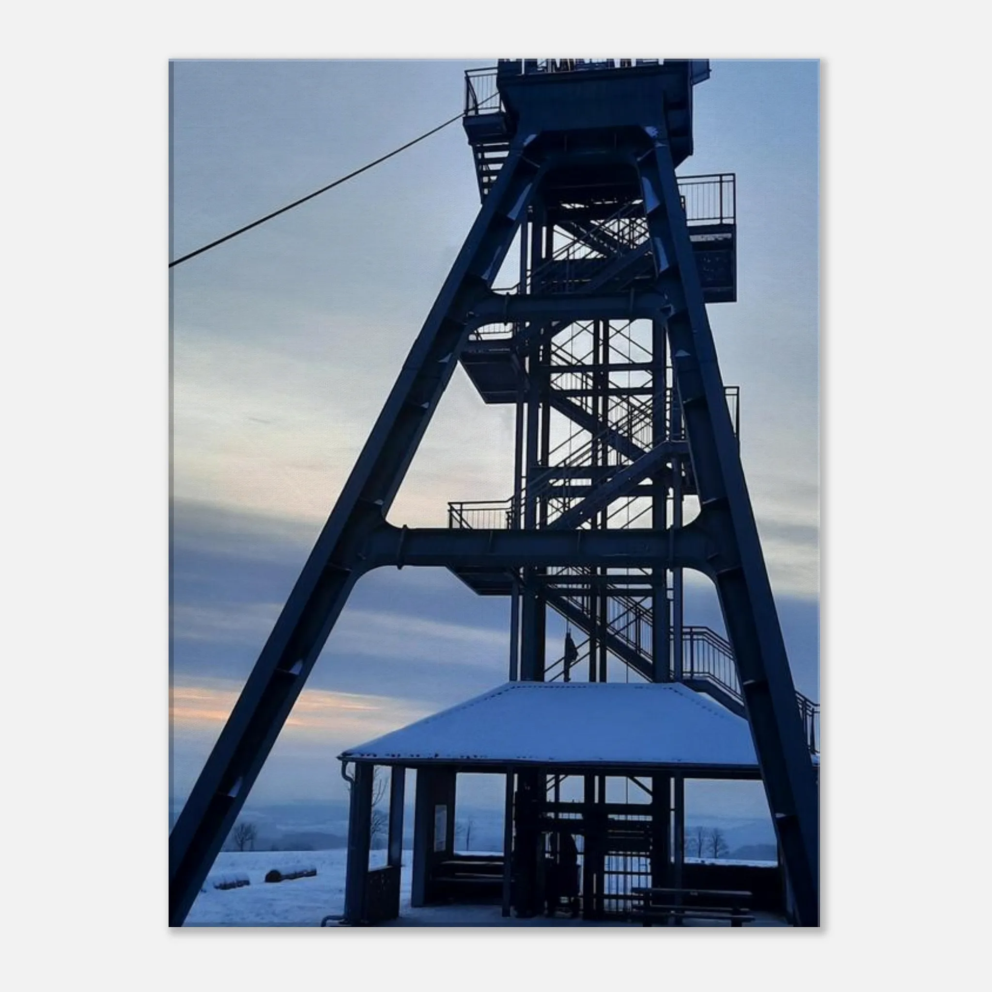 Dekoration mit Charakter. Leinwanddruck - Kunstdruck auf Leinwand Babara Turm im Winter: zeitlos und harmonisch. Eine besondere Bereicherung für jeden Raum.