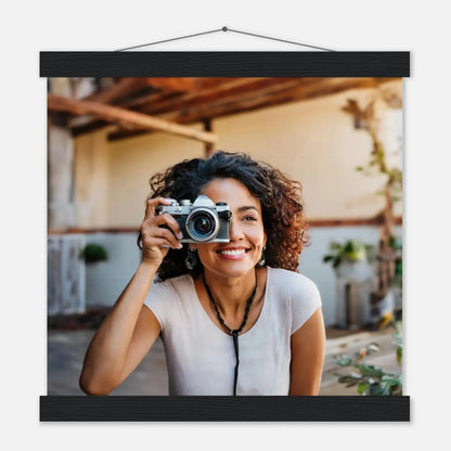 Ein Ausdruck moderner Ästhetik. Personalisierbares  mit Aufhängern – Minimalistische Holzleisten für Vintage-Charme: zeitlos und harmonisch. Schlicht, elegant und wirkungsvoll.