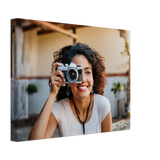 Dekoration mit Charakter. Dein Foto auf Leinwand – Verewigen Sie Ihre Familienportraits: zeitlos und harmonisch. Eine besondere Bereicherung für jeden Raum.