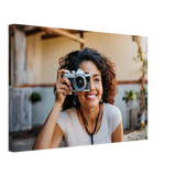 Dekoration mit Charakter. Dein Foto auf Leinwand – Verewigen Sie Ihre Familienportraits: zeitlos und harmonisch. Eine besondere Bereicherung für jeden Raum.
