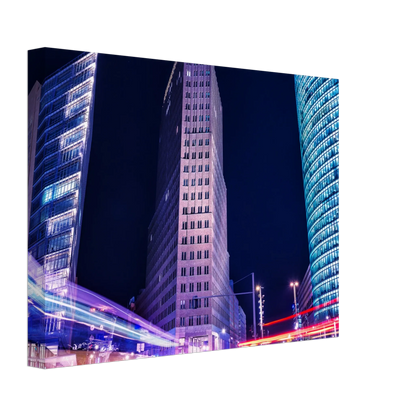 Dekoration mit Charakter. Berlin bei Nacht Canvas Art Print – Premium Textured Wandbild: für stilvolle Raumgestaltung. Eine besondere Bereicherung für jeden Raum.