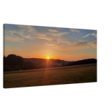 Dekoration mit Charakter. Abendrot in den Hügeln - Landschaftsbild auf Leinwand im Westerwald: zeitlos und harmonisch. Schlicht, elegant und wirkungsvoll.