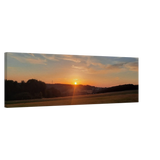 Dekoration mit Charakter. Abendrot in den Hügeln - Landschaftsbild auf Leinwand im Westerwald: zeitlos und harmonisch. Schlicht, elegant und wirkungsvoll.