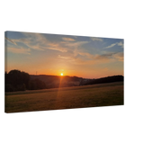 Dekoration mit Charakter. Abendrot in den Hügeln - Landschaftsbild auf Leinwand im Westerwald: zeitlos und harmonisch. Eine besondere Bereicherung für jeden Raum.