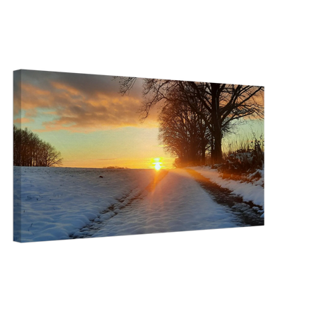 Dekoration mit Charakter. Hochwertiger Kunstdruck auf Leinwand – Abendsonne Westerwald: zeitlos und harmonisch. Schlicht, elegant und wirkungsvoll.