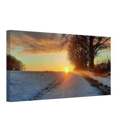 Dekoration mit Charakter. Hochwertiger Kunstdruck auf Leinwand – Abendsonne Westerwald: zeitlos und harmonisch. Schlicht, elegant und wirkungsvoll.