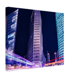 Dekoration mit Charakter. Berlin bei Nacht Canvas Art Print – Premium Textured Wandbild: für stilvolle Raumgestaltung. Eine besondere Bereicherung für jeden Raum.