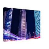 Dekoration mit Charakter. Berlin bei Nacht Canvas Art Print – Premium Textured Wandbild: für stilvolle Raumgestaltung. Eine besondere Bereicherung für jeden Raum.