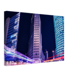 Stimmungsvolle Wandkunst für stilvolle Räume. Berlin bei Nacht Canvas Art Print – Premium Textured Wandbild: zeitlos und harmonisch. Schlicht, elegant und wirkungsvoll.