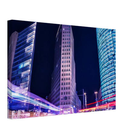 Stimmungsvolle Wandkunst für stilvolle Räume. Berlin bei Nacht Canvas Art Print – Premium Textured Wandbild: zeitlos und harmonisch. Schlicht, elegant und wirkungsvoll.