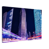 Stimmungsvolle Wandkunst für stilvolle Räume. Berlin bei Nacht Canvas Art Print – Premium Textured Wandbild: zeitlos und harmonisch. Eine besondere Bereicherung für jeden Raum.