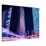 Dekoration mit Charakter. Berlin bei Nacht Canvas Art Print – Premium Textured Wandbild: zeitlos und harmonisch. Eine besondere Bereicherung für jeden Raum.