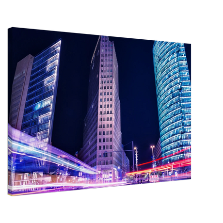 Stimmungsvolle Wandkunst für stilvolle Räume. Berlin bei Nacht Canvas Art Print – Premium Textured Wandbild: zeitlos und harmonisch. Eine besondere Bereicherung für jeden Raum.