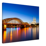 Bild Köln bei Nacht – Hochwertiger Leinwanddruck für Wohnzimmer & Büro – Leinwand-Kunstdruck als dekorative Wandgestaltung