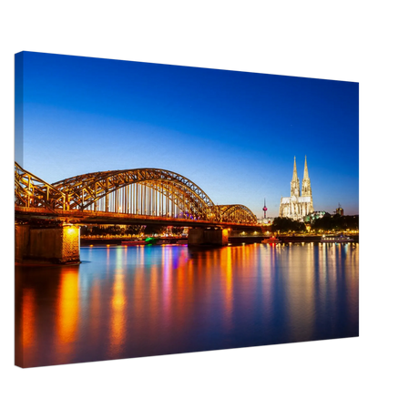 Bild Köln bei Nacht – Hochwertiger Leinwanddruck für Wohnzimmer & Büro – Kunstdruck auf Leinwand als zeitlose Wanddekoration