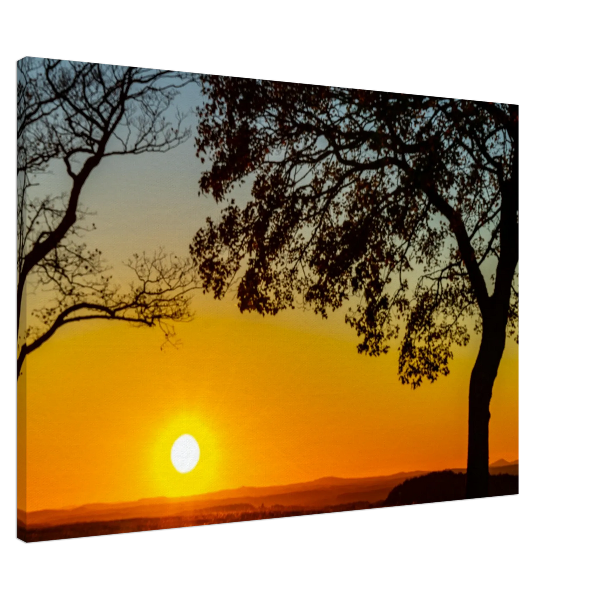 Stimmungsvolle Wandkunst für stilvolle Räume. Sonnenuntergang im Westerwald – Premium Canvas  auf Keilrahmen: zeitlos und harmonisch. Eine besondere Bereicherung für jeden Raum.