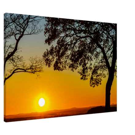 Stimmungsvolle Wandkunst für stilvolle Räume. Sonnenuntergang im Westerwald – Premium Canvas  auf Keilrahmen: zeitlos und harmonisch. Eine besondere Bereicherung für jeden Raum.