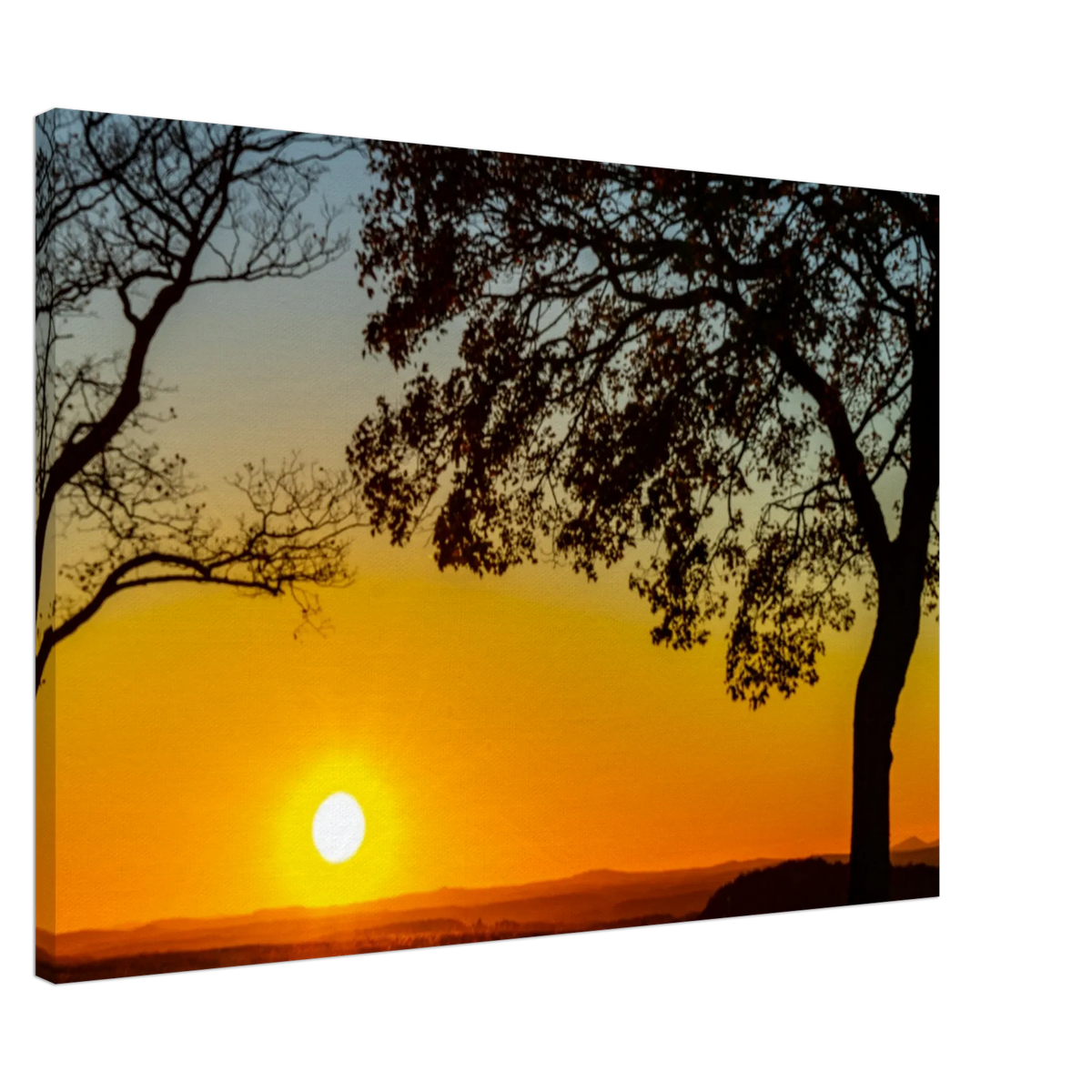 Dekoration mit Charakter. Sonnenuntergang im Westerwald – Premium Canvas  auf Keilrahmen: zeitlos und harmonisch. Eine besondere Bereicherung für jeden Raum.
