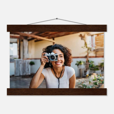 Individuelles Selbstportrait Poster mit Holzleisten – Dein Foto als Kunstwerk – bedruckte Holzplatte mit dekorativer Bildwirkung