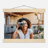 Individuelles Selbstportrait Poster mit Holzleisten – Dein Foto als Kunstwerk – Birkenholz-Wandbild mit hochwertiger Druckgestaltung