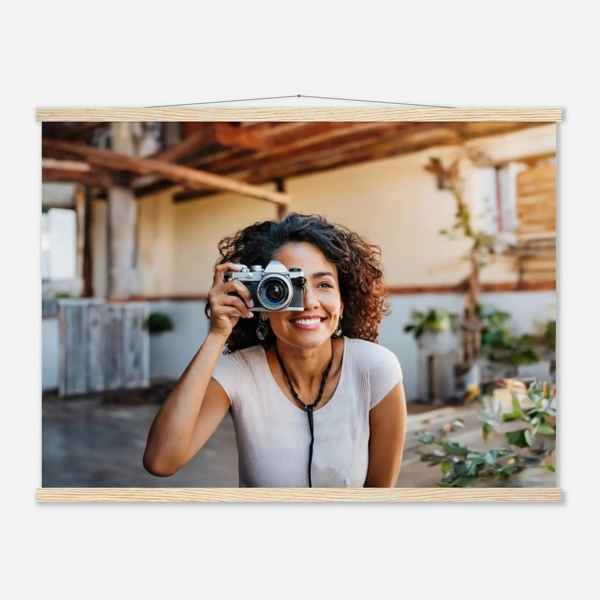 Individuelles Selbstportrait Poster mit Holzleisten – Dein Foto als Kunstwerk – Kunstdruck auf Holz für eine natürliche Raumgestaltung