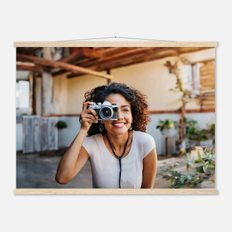 Individuelles Selbstportrait Poster mit Holzleisten – Dein Foto als Kunstwerk – Kunstdruck auf Holz für eine natürliche Raumgestaltung