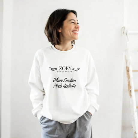 Dekoration mit Charakter. Classic Unisex Crewneck Sweatshirt | Gildan® 18000 persnalisierbar: zeitlos und harmonisch. Schlicht, elegant und wirkungsvoll.