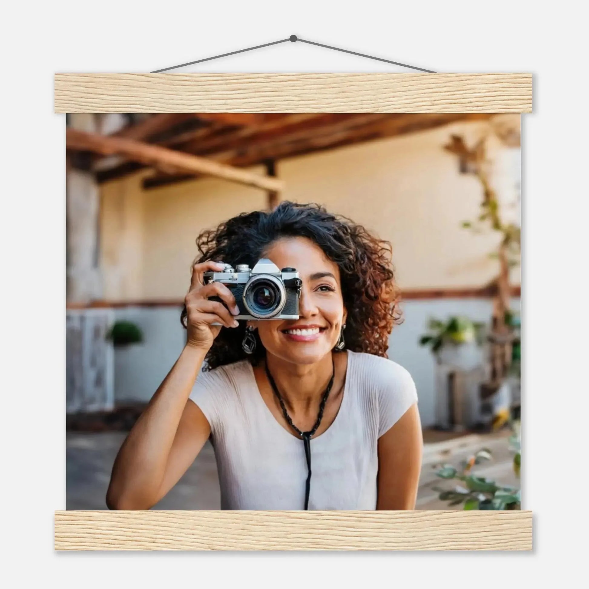 Ein Ausdruck moderner Ästhetik. Personalisierbares  mit Aufhängern – Minimalistische Holzleisten für Vintage-Charme: zeitlos und harmonisch. Schlicht, elegant und wirkungsvoll.
